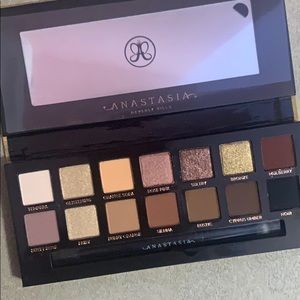 Anastasia Beverly Hills Soft Glam (never used)